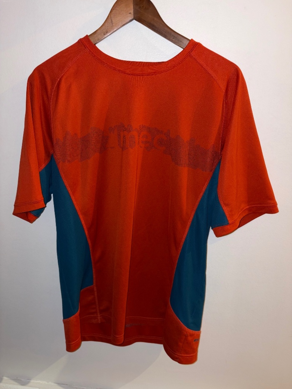 MEC Men's Short Sleeve Athletic Performance Base Layer Top Orange Blue SIZE L